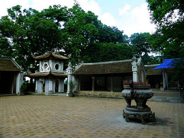 Travel Ancient Village Duong Lam